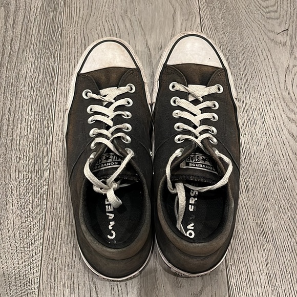 2 pairs of converses - Picture 4 of 5
